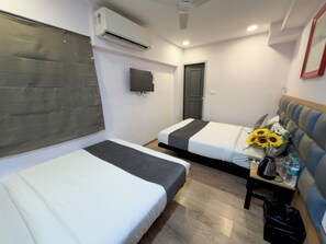 Deluxe Quadruple Room | Iron/ironing board, free WiFi - Hotel City Avenue (Mumbai)