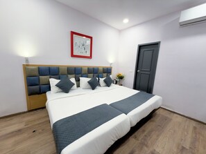 Deluxe Triple Room | Iron/ironing board, free WiFi - Hotel City Avenue (Mumbai)