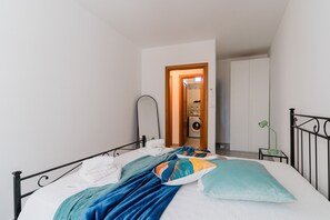 2 bedrooms, iron/ironing board, WiFi, bed sheets - Kalès Home in Otranto – Balcony, Wi-Fi & Air Conditioning (Otranto)