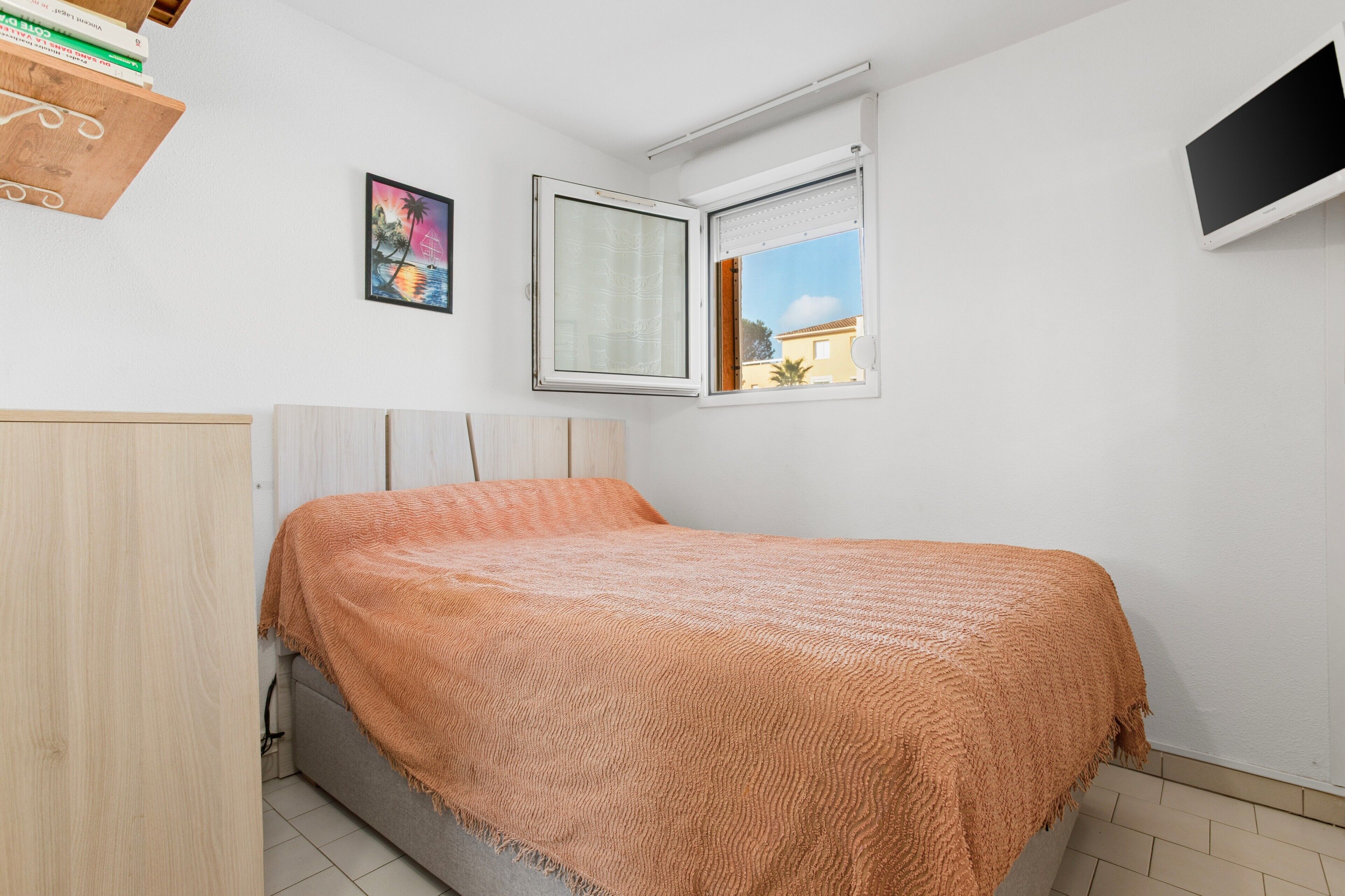 1 habitación, tabla de planchar con plancha y wifi 