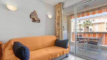 Fernseher, Tischtennisplatte