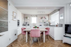 Dining - AVAL Lovely 2-bed flat with balcony in Notting Hill, West London (London)