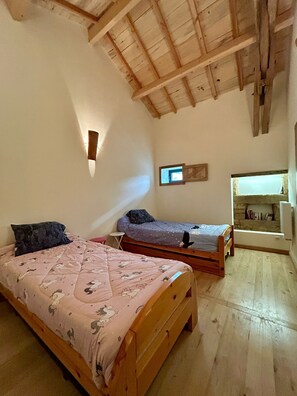 Unclassified image, 5 of 6, button - Vrbo Property (Lentillac-Saint-Blaise)