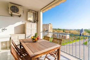 Outdoor dining - Circe Sea View Apartment Otranto – Charming Studio with Terrace, Wi-Fi & AC (Otranto)