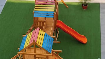 Chambre, 1 chambre, accessible aux personnes à mobilité réduite, piscine privée | Espace pour enfants