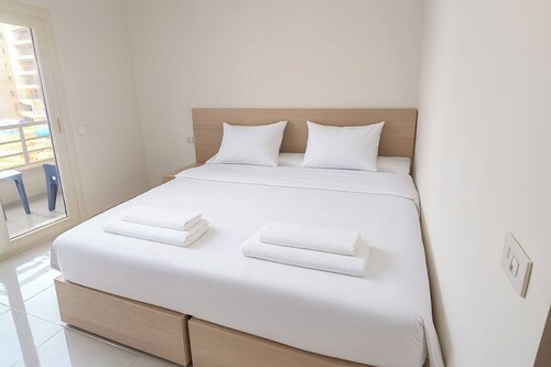 Room-charming Guest Room With Private En