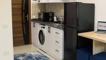 Room, 1 Bedroom, Accessible, Private Pool | Private kitchen