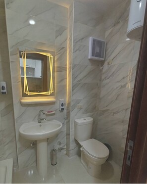 Zimmer, 1 Schlafzimmer, barrierefrei, eigener Pool | Badezimmer