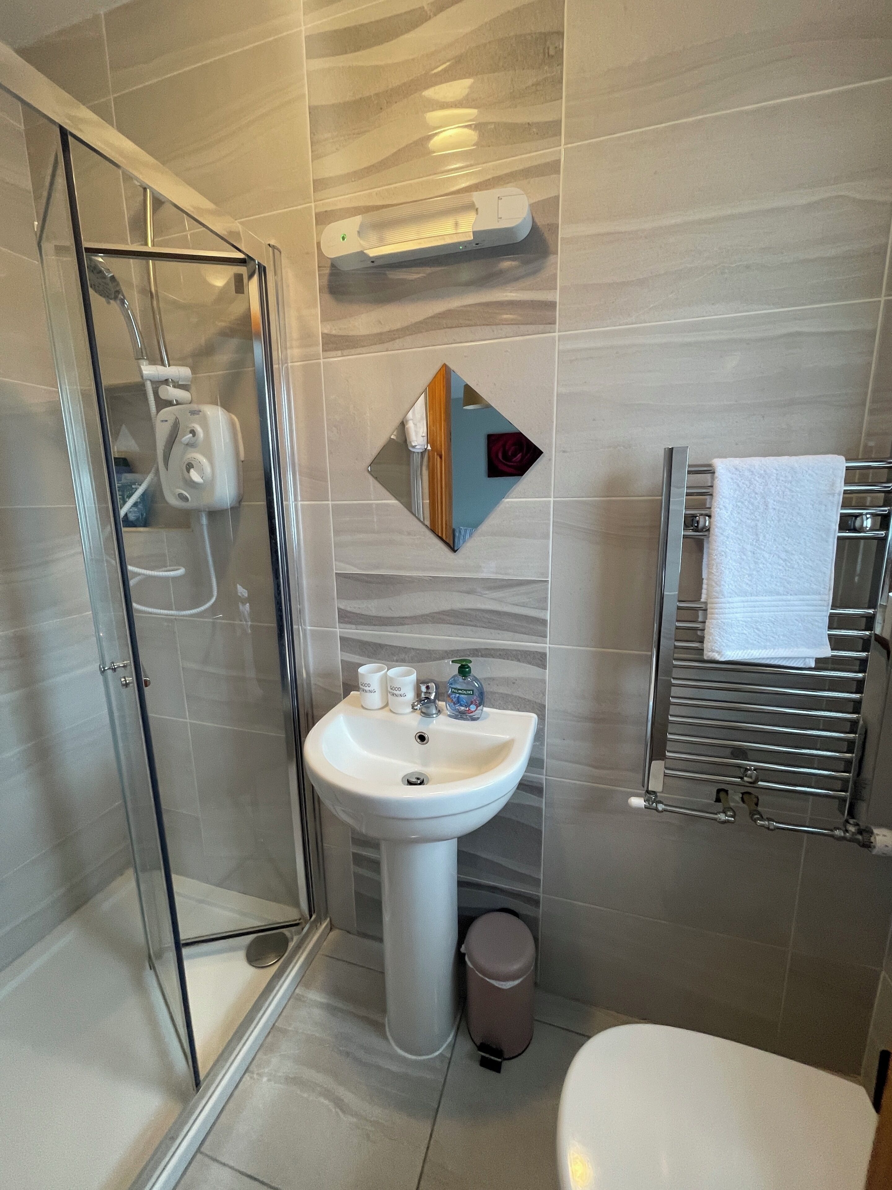 Classic Double Room | Bathroom | Free toiletries, hair dryer, towels, soap
