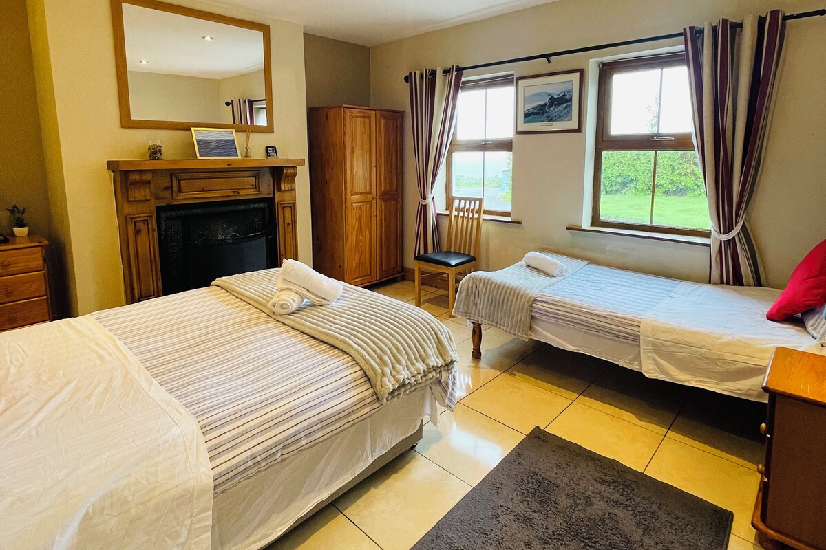 Classic Triple Room | Free WiFi, bed sheets