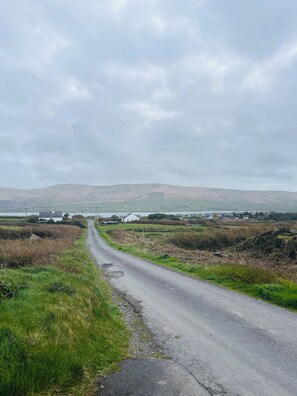 Front of property - Tinnies Guest House (Valentia Island)