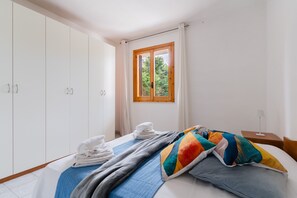 2 chambres, fer et planche à repasser, Wi-Fi, draps fournis