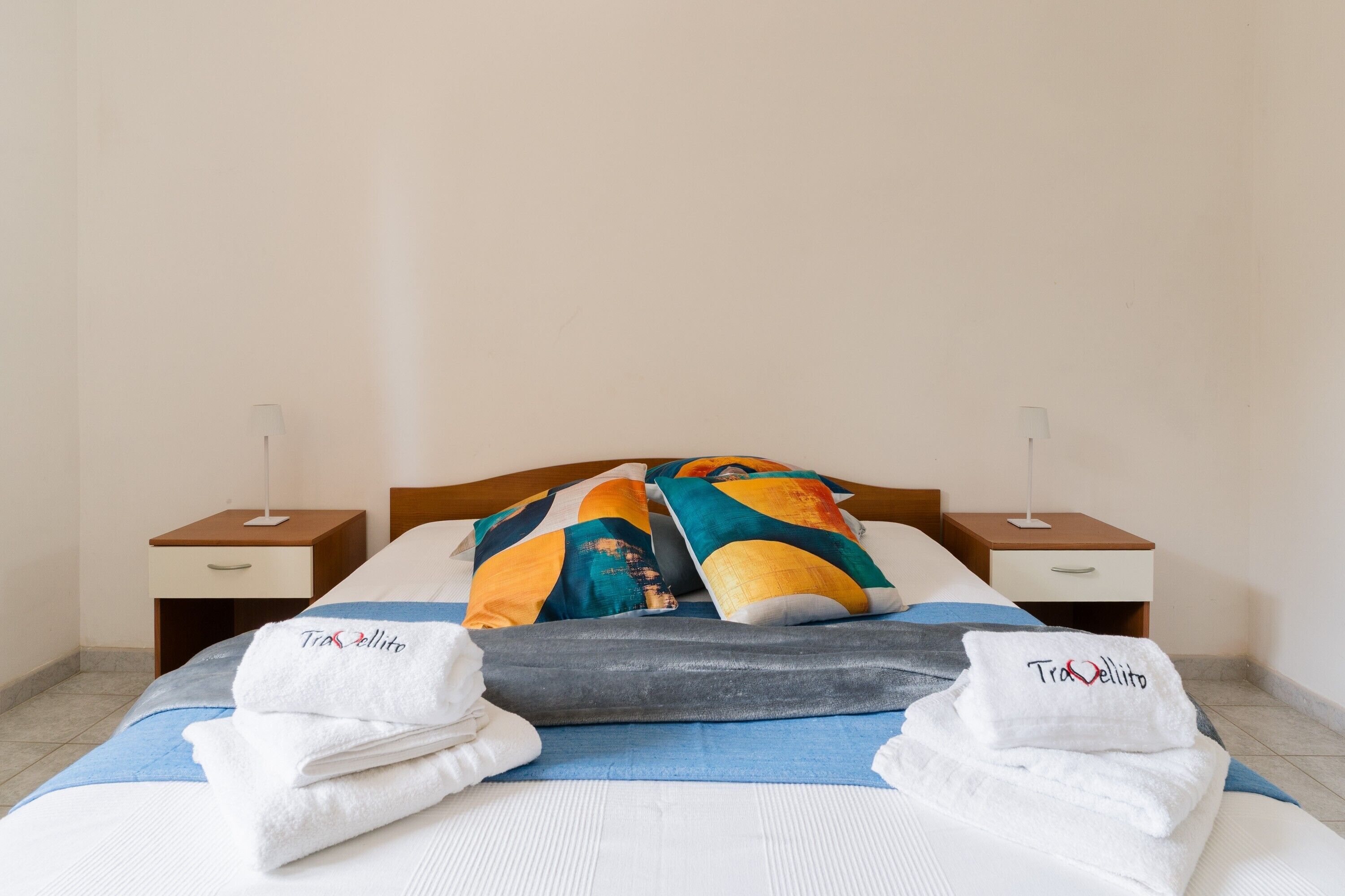 2 habitaciones, tabla de planchar con plancha, wifi y ropa de cama 