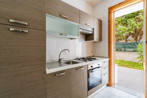 Réfrigérateur, four, plaque de cuisson