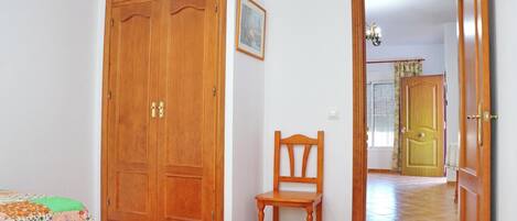 2 bedrooms, iron/ironing board, bed sheets