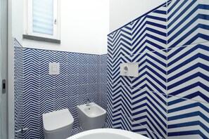 Standard Room | Bathroom | Shower, hair dryer, bidet, towels - Domus Pio XI (Sant'Agnello)