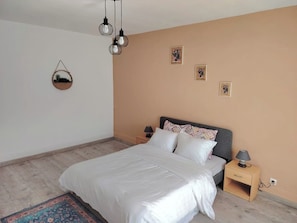 1 chambre, fer et planche à repasser, Wi-Fi, draps fournis