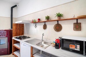Fridge, microwave, oven, coffee/tea maker - Casa Oneglia (Imperia)