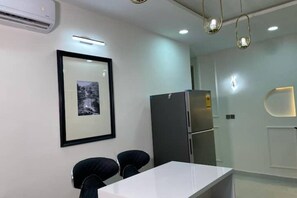 Dining - Stylish 2-Bed Luxury Apartment in Ikeja GRA – 24/7 Power & Comfort (Lagos)
