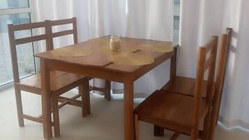 Apartment, 1 Bedroom, Accessible, Ocean View | Dining