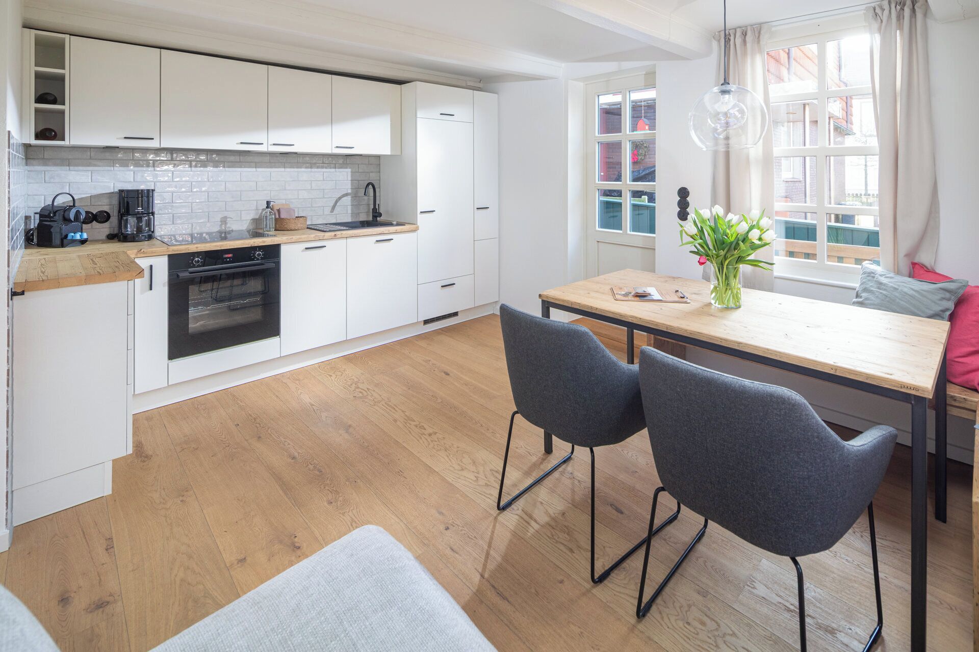 冷蔵庫、オーブン、コンロ、食器洗い機