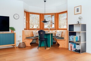 Interior - SpitzenZeit: Stylish vacation apartment with corner balcony in Garmisch (Garmisch-Partenkirchen)