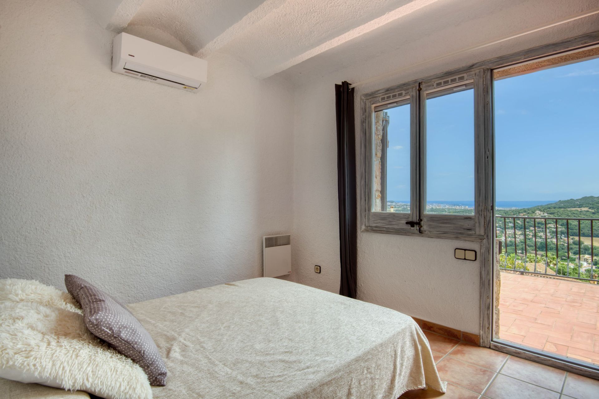 3 slaapkamers, een strijkplank/strijkijzer, gratis wifi, beddengoed