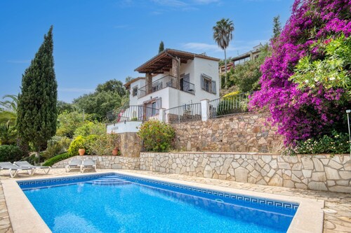 Villa ‘La Serenidad’ – your stylish retreat in the hills of Calonge
