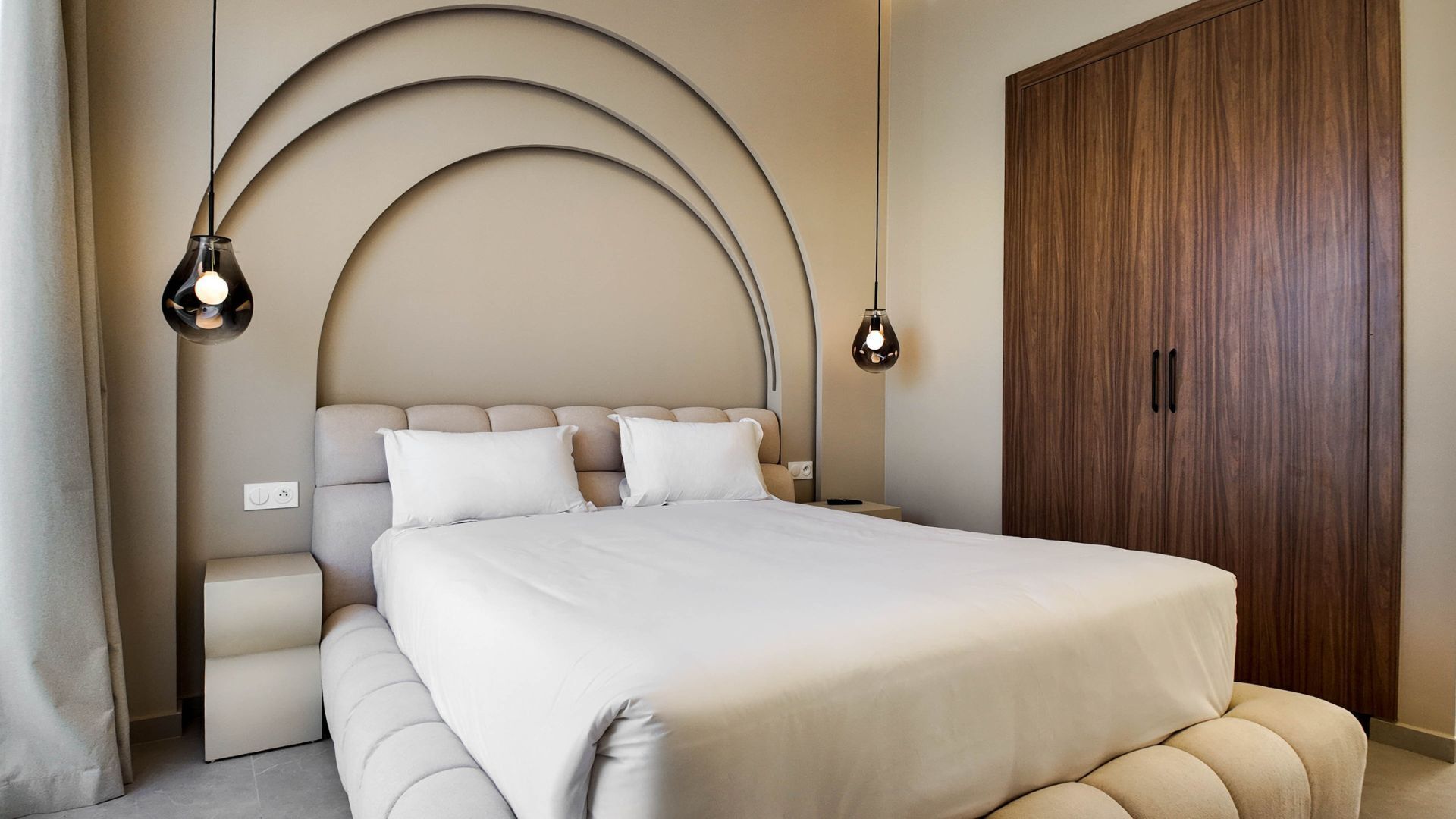 4 عدّة غرف نوم ومكواة/لوح كي وخدمة الإنترنت وملاءات أسرّة