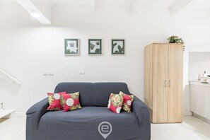 TV - Maio Apartment – Cozy studio in central Alghero 🌅✨ (Alghero)