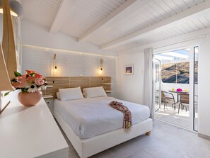 Room - mit Doppelbett und einer Dachterrasse by Interhome (Roumeli)