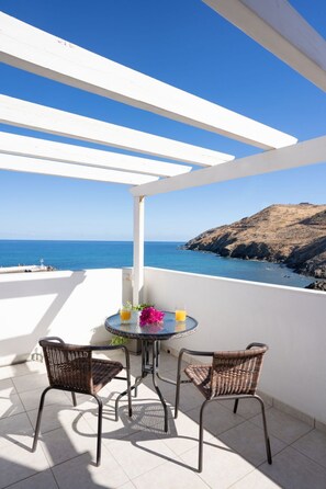 Outdoor dining - mit Doppelbett und einer Dachterrasse by Interhome (Roumeli)