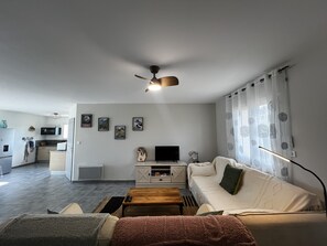 Unclassified image, 2 of 20, button - Vrbo Property (Montans)