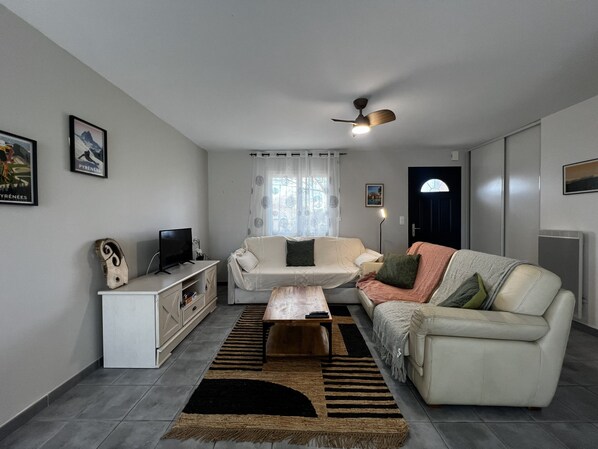 Unclassified image, 1 of 20, button - Vrbo Property (Montans)