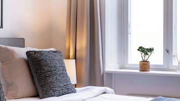 2 bedrooms, iron/ironing board, internet, bed sheets