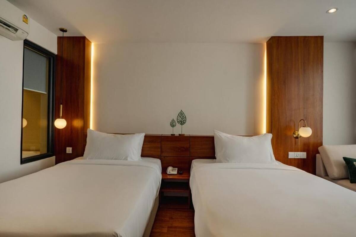 Phòng 2 giường đơn Superior, ban công, quang cảnh thành phố