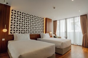 Deluxe Twin Room, Balcony, City View - The Scenic Hotel  (Phnom Penh)