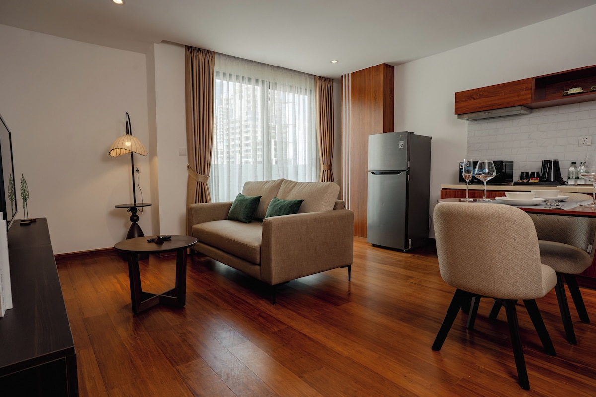 Executive Suite, Balcony, City View | In-room safe, desk, WiFi (free), bed sheets