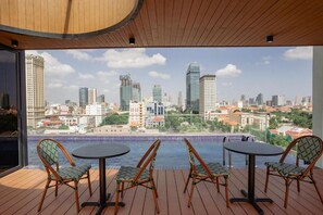 Outdoor dining - The Scenic Hotel  (Phnom Penh)