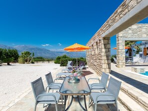 Outdoor dining - Villa Ypsilon by Interhome (Argiroupoli)