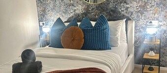 Elegant 2-bed Home - Prime City Centre Location