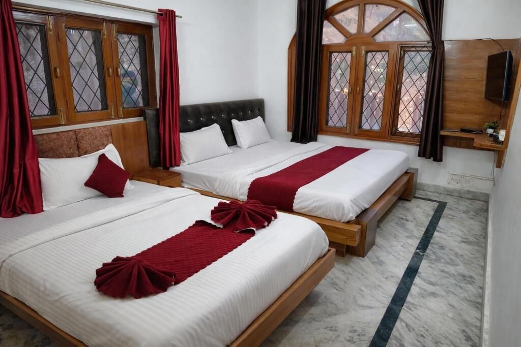 Classic Triple Room, Balcony, Mountain View