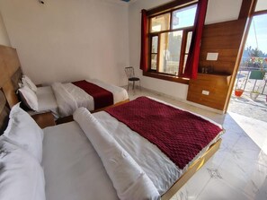 Habitación familiar, balcón, vistas a la montaña | Wifi gratis