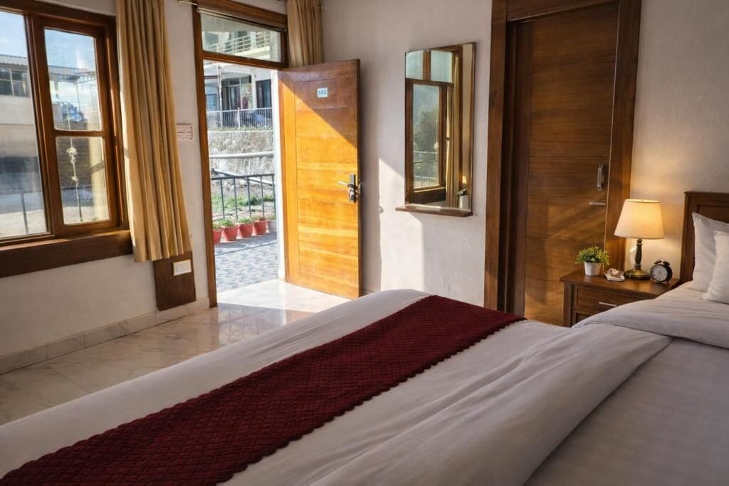 Standard Room, Balcony, Mountain View