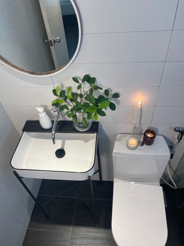 Unclassified image, 1 of 7, button - Colonie 1111 : 4 Pax (Bukit Fraser)