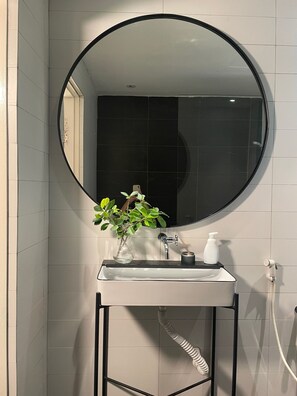 Unclassified image, 4 of 7, button - Colonie 1111 : 4 Pax (Bukit Fraser)