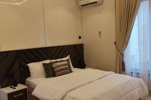 2 bedrooms, iron/ironing board, WiFi, bed sheets - Spacious 2Bedroom Apt w/pool & gym in Ikeja GRA (Lagos)