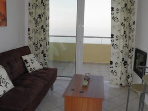Fernseher, Kamin, DVD-Player