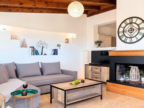 TV - Villa Carolina Privater Pool by Interhome (Agios Nikolaos)