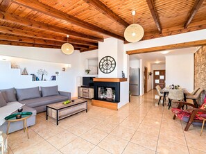 TV - Villa Carolina Privater Pool by Interhome (Agios Nikolaos)